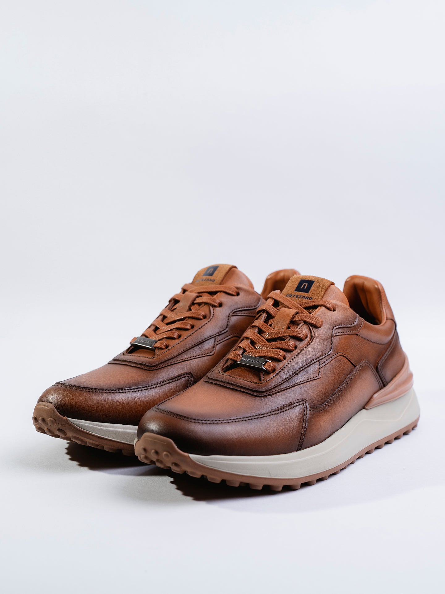 SNEAKER ESSENCE - MIEL