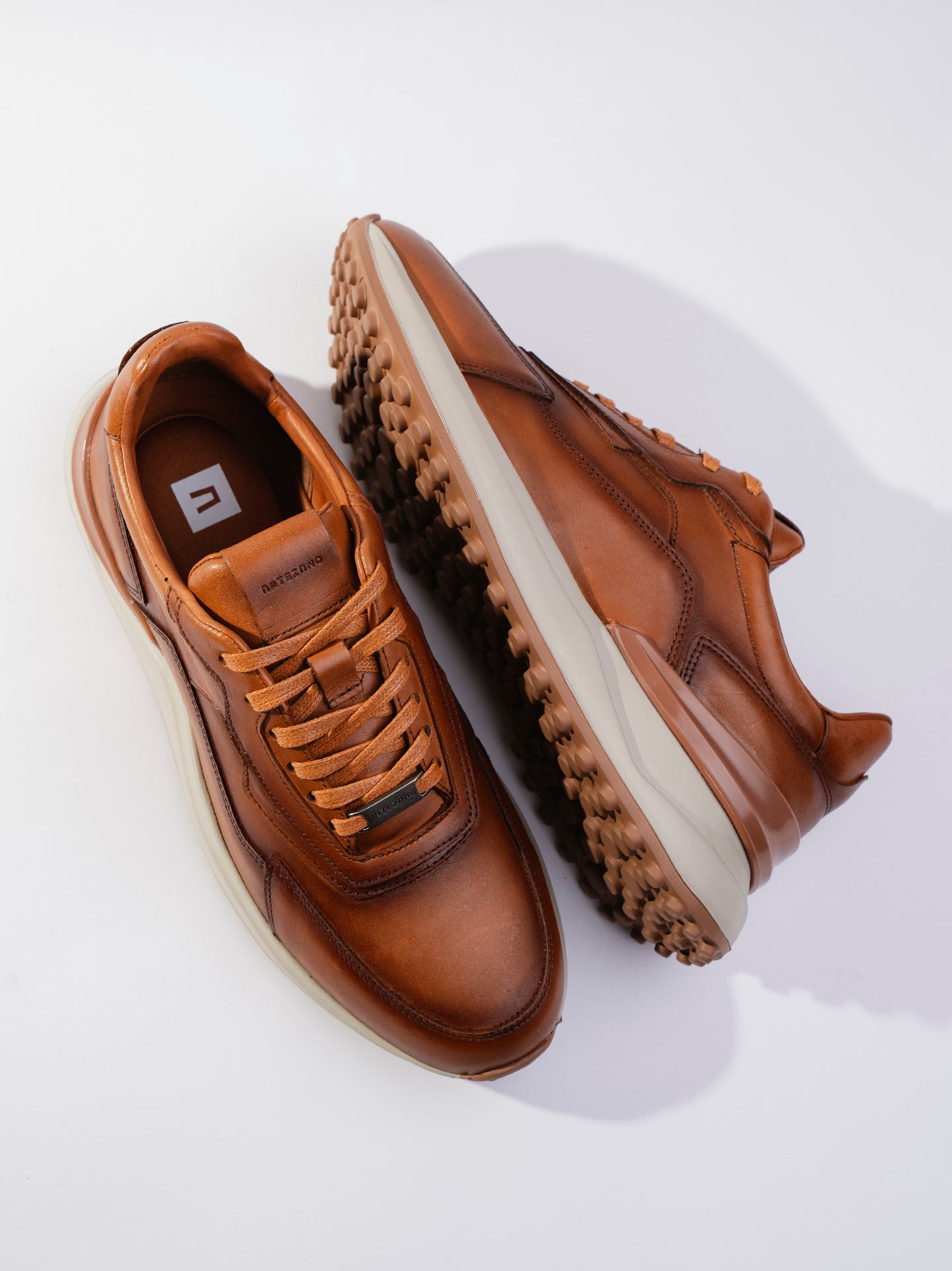 SNEAKER ESSENCE - MIEL