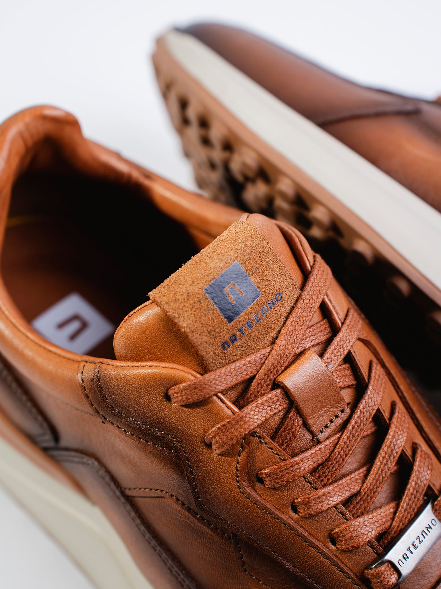 SNEAKER ESSENCE - MIEL