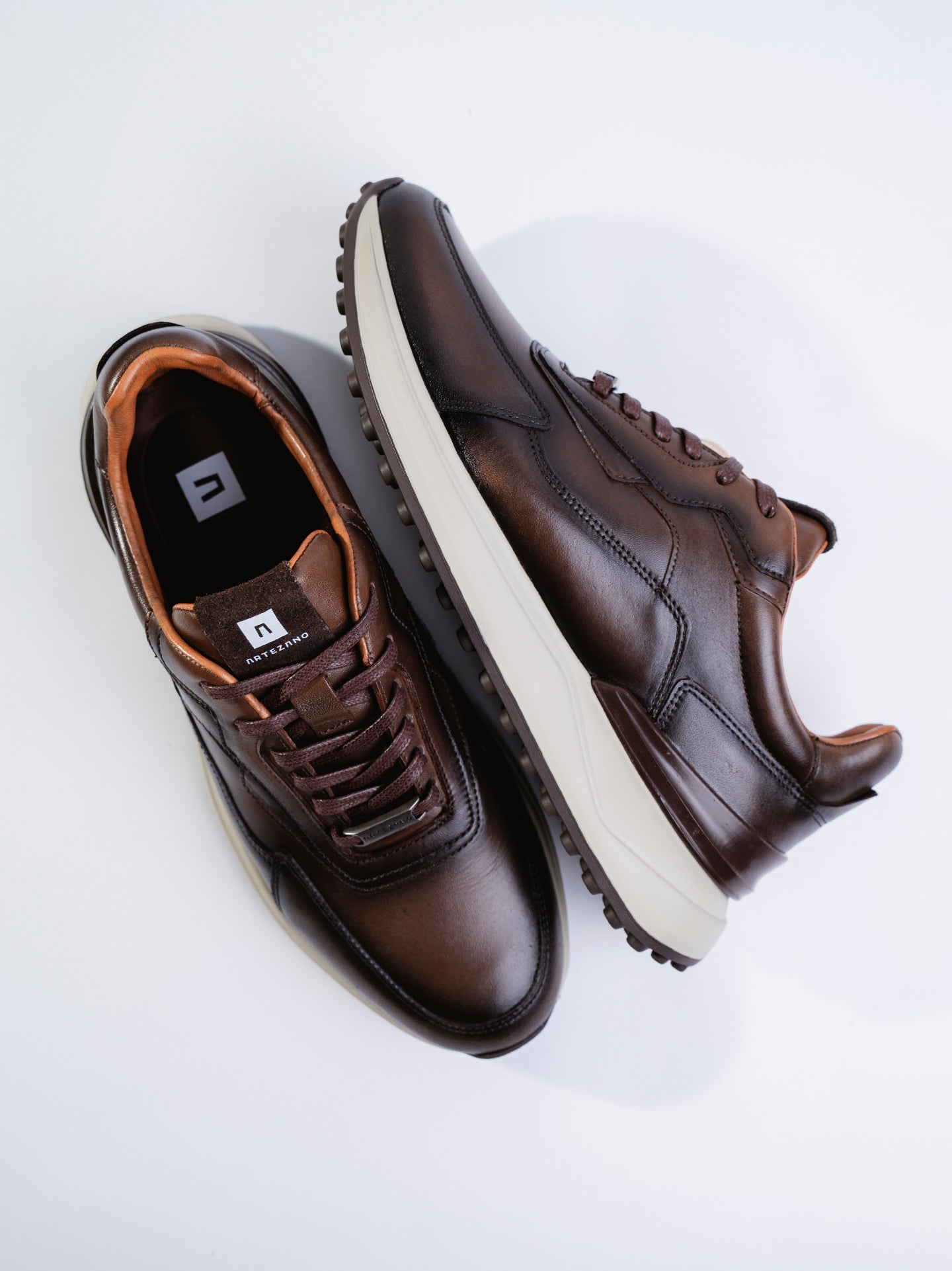 SNEAKER ESSENCE - TAUPE OSCURO