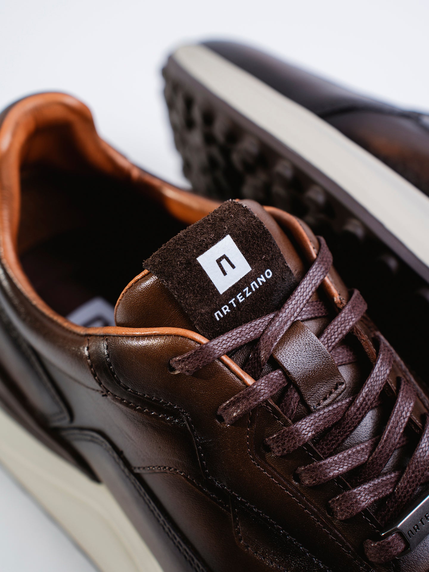 SNEAKER ESSENCE - TAUPE OSCURO