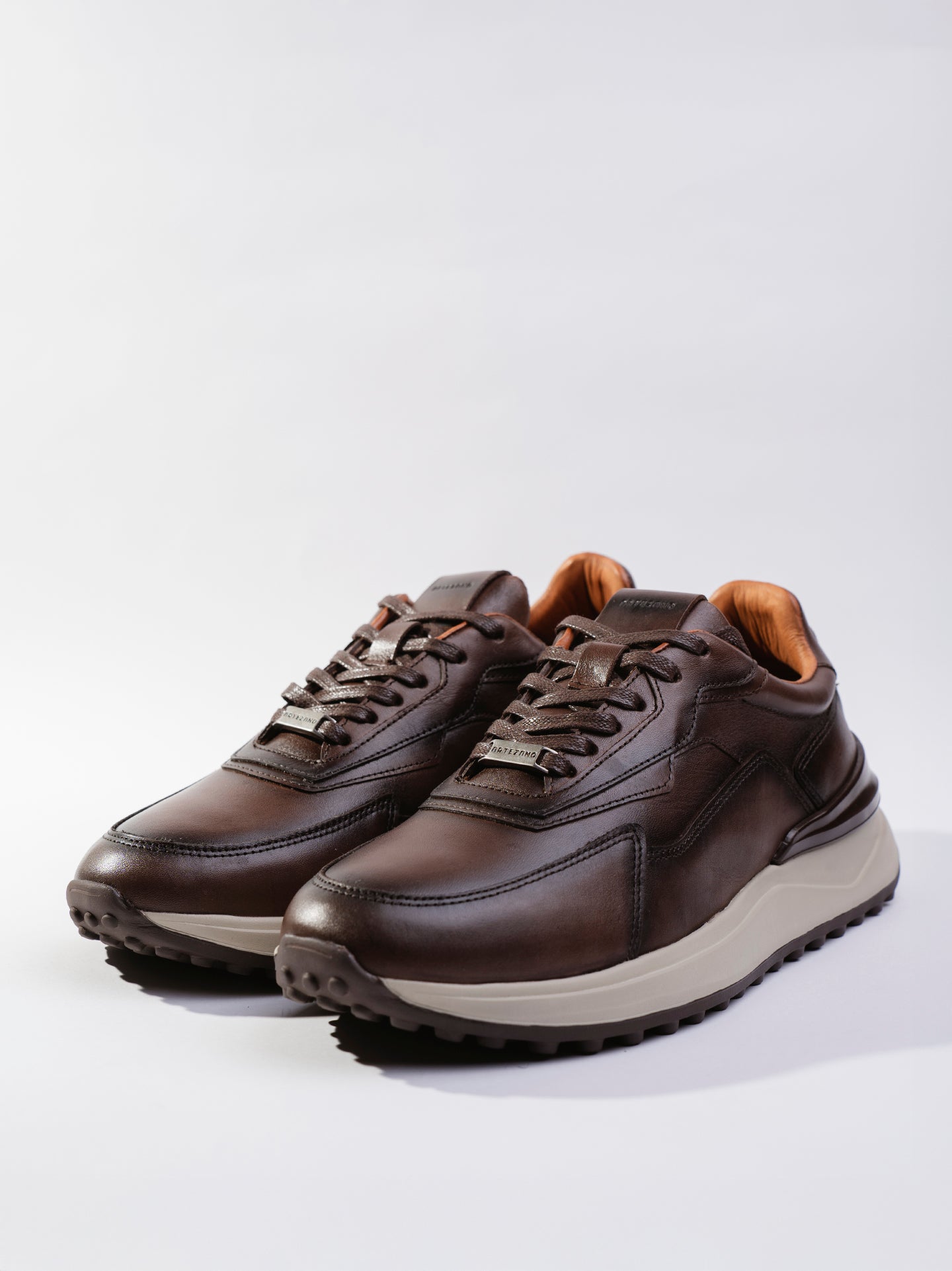 SNEAKER ESSENCE - TAUPE OSCURO