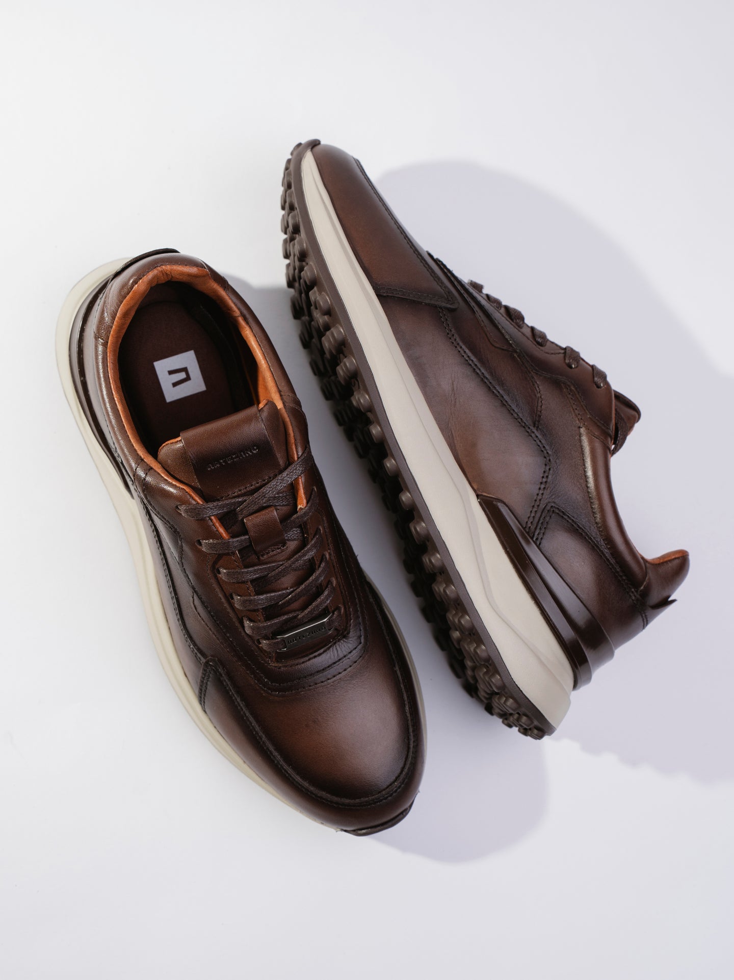 SNEAKER ESSENCE - TAUPE OSCURO