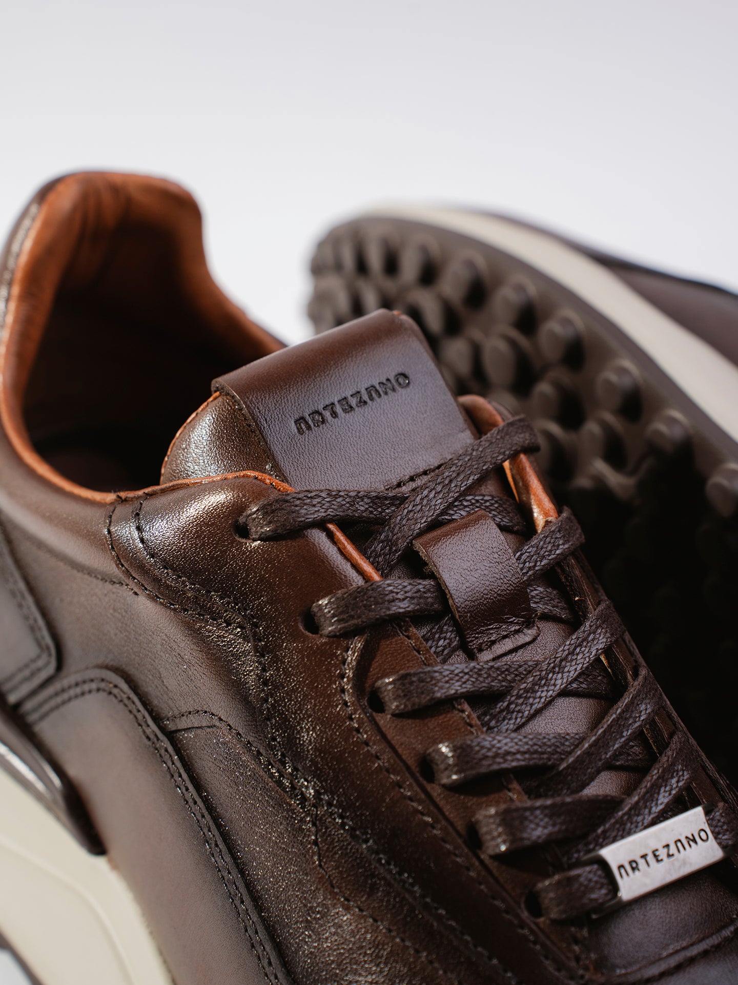 SNEAKER ESSENCE - TAUPE OSCURO