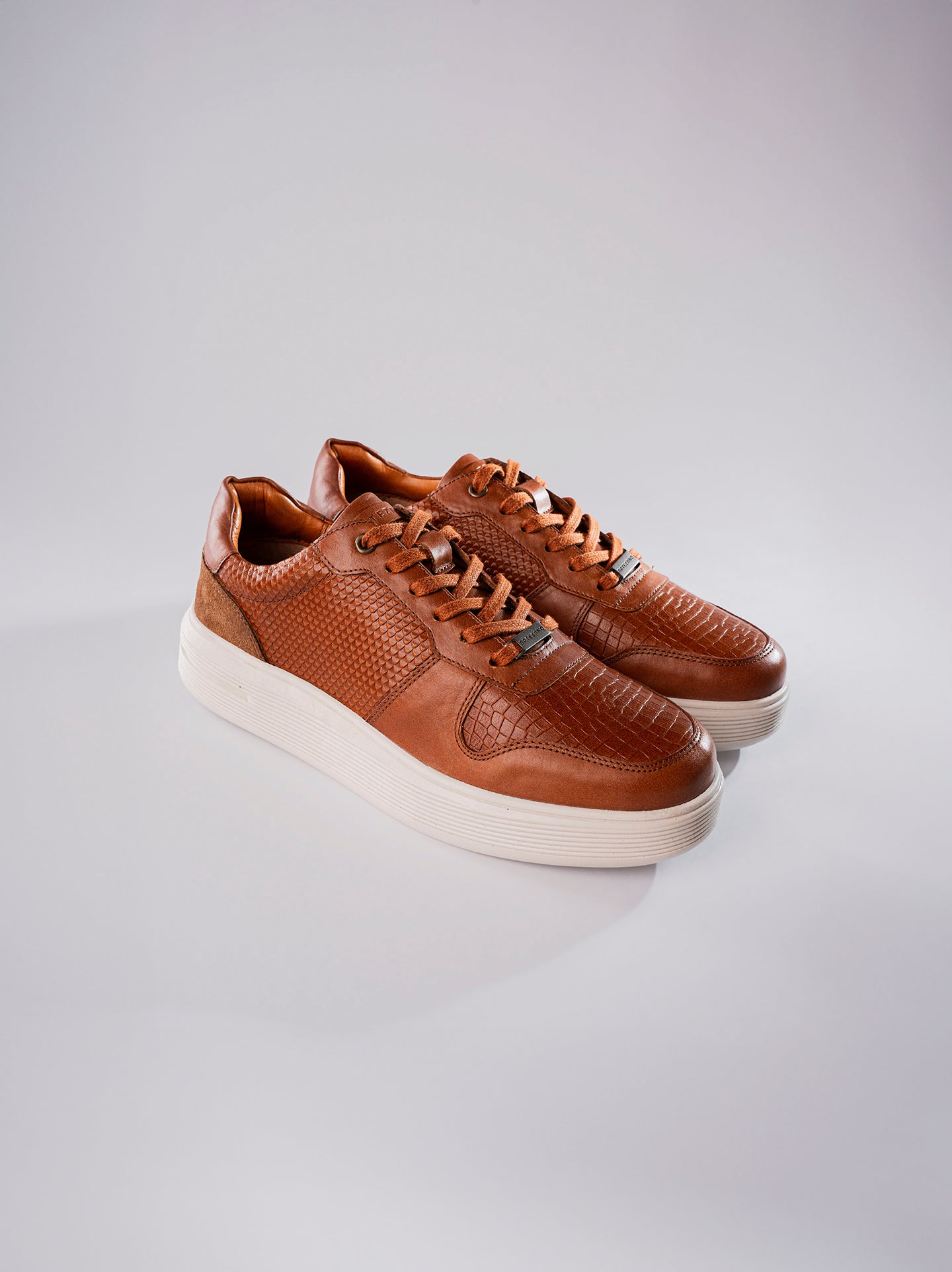 SNEAKERS MAIN - MIEL