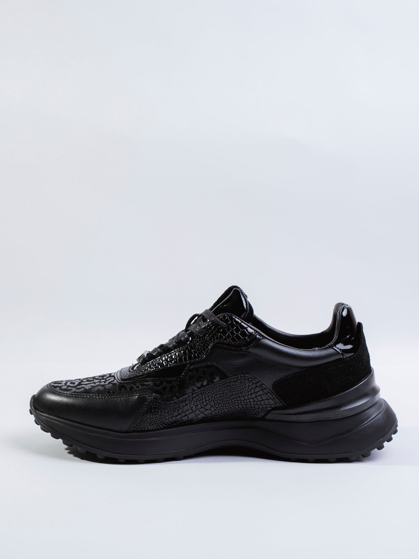 SNEAKER ESSENCE - NEGRO GUEPARDO