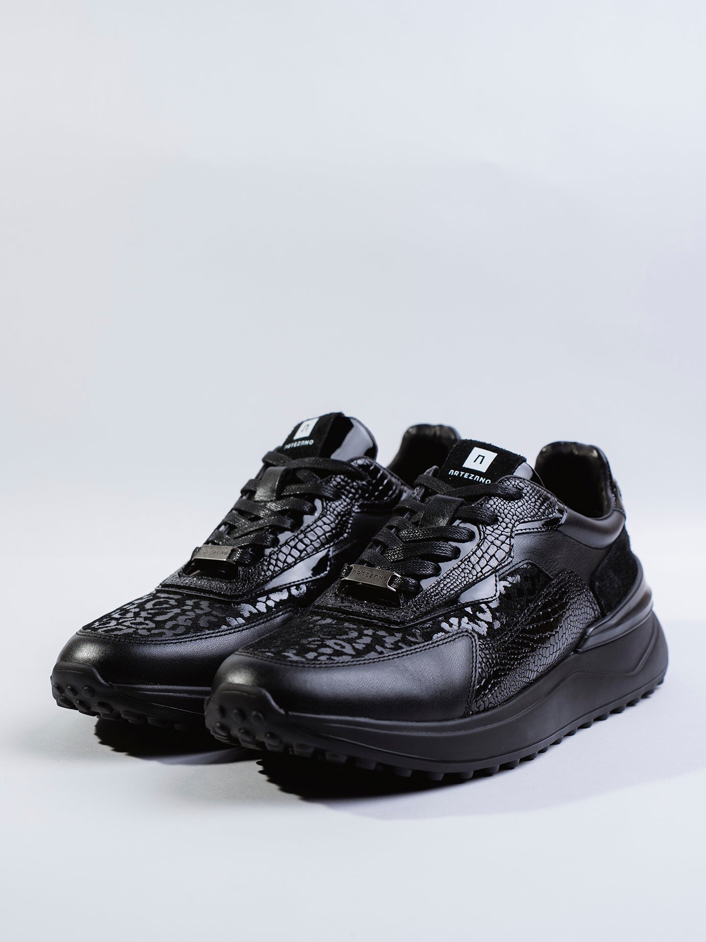SNEAKER ESSENCE - NEGRO GUEPARDO