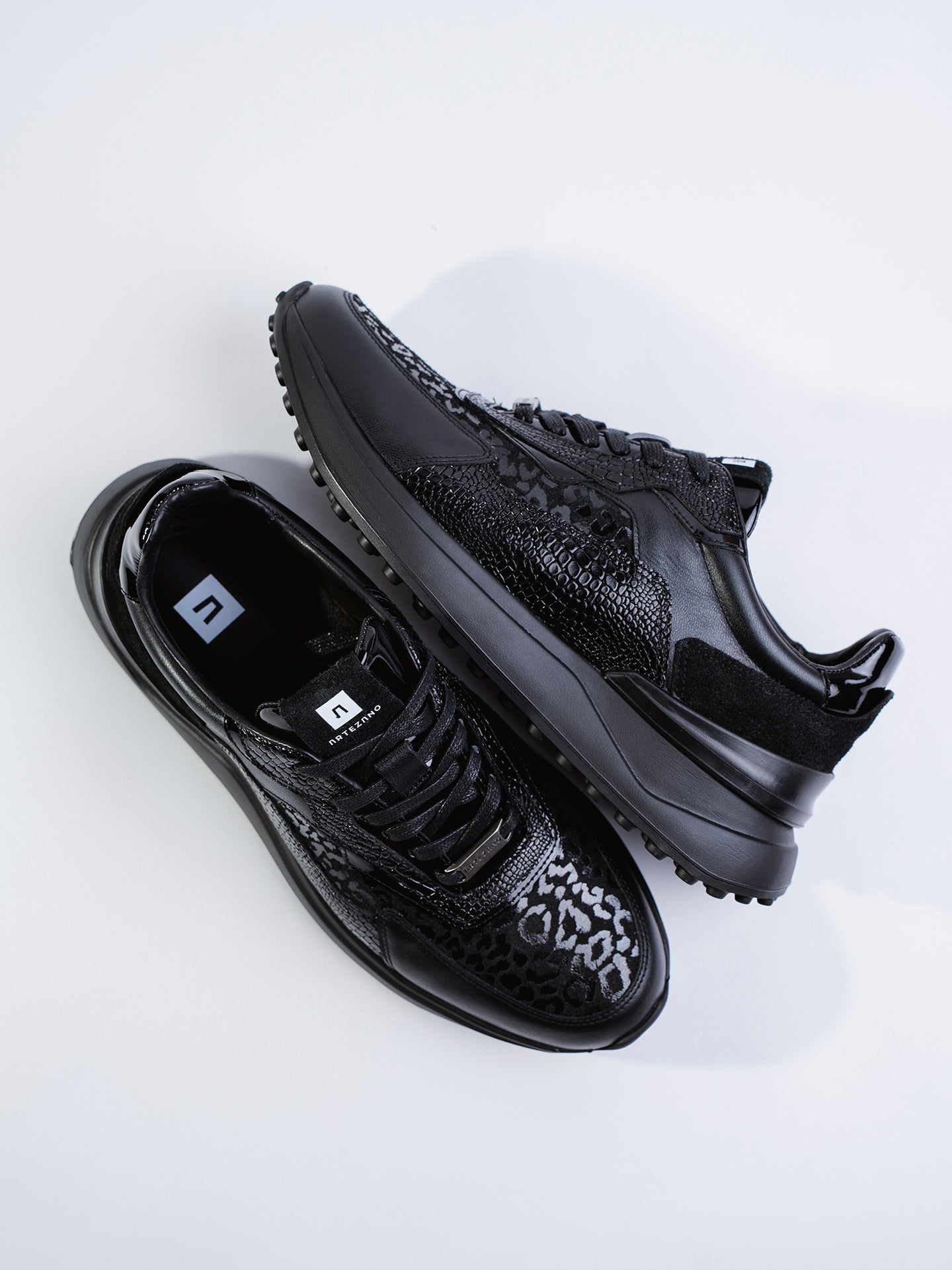 SNEAKER ESSENCE - NEGRO GUEPARDO