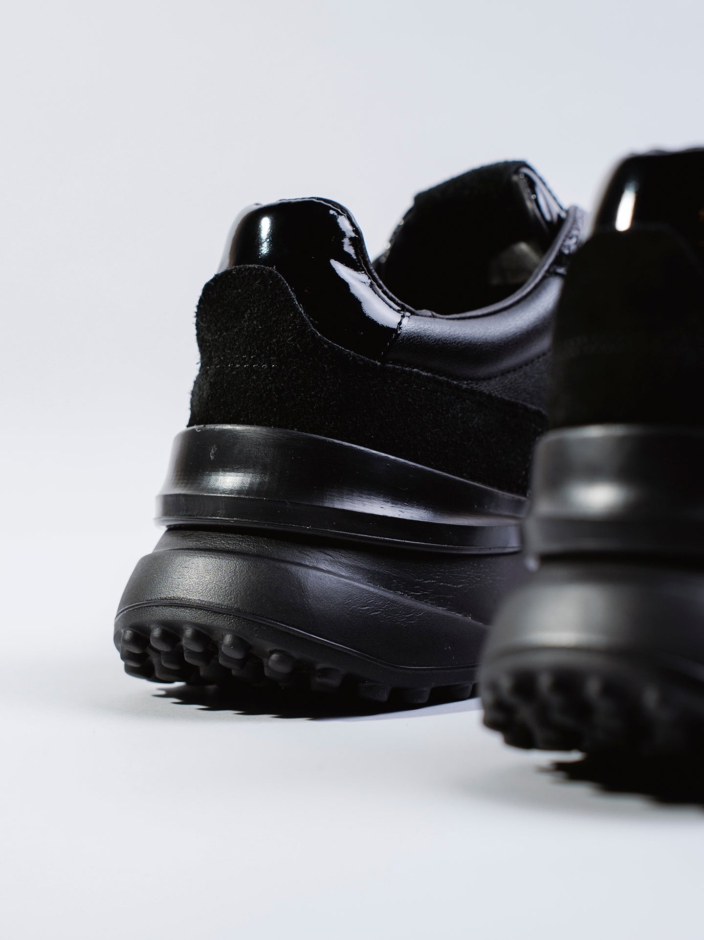 SNEAKER ESSENCE - NEGRO GUEPARDO