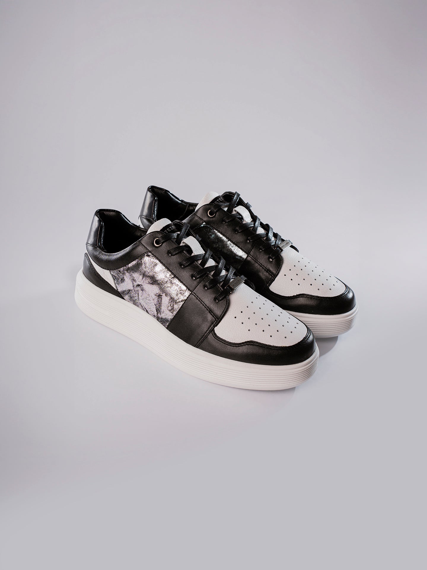 SNEAKERS LUXO - NEGRO BLANCO