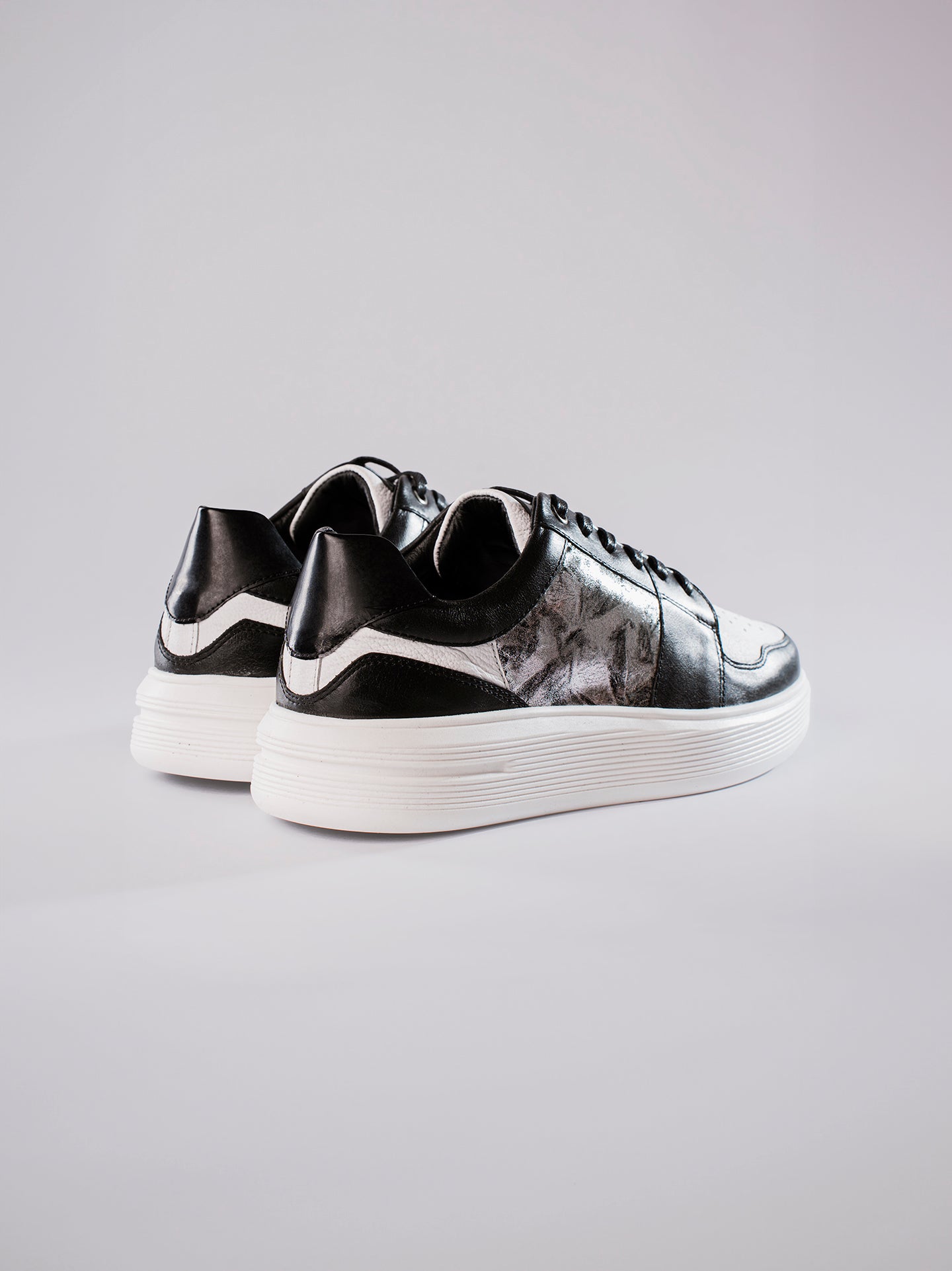SNEAKERS LUXO - NEGRO BLANCO
